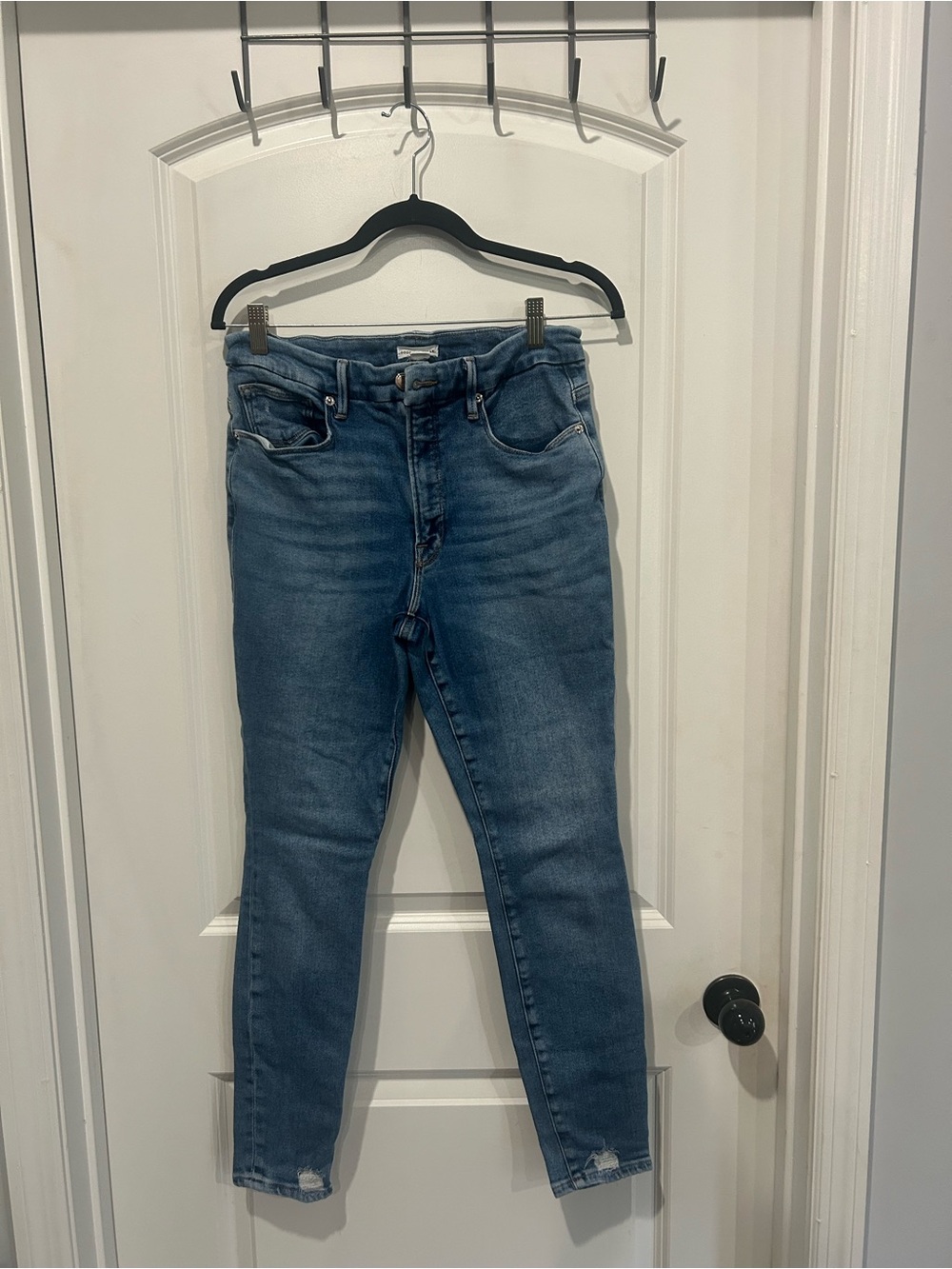 Good American Skinny Jeans in Medium Blue Wash